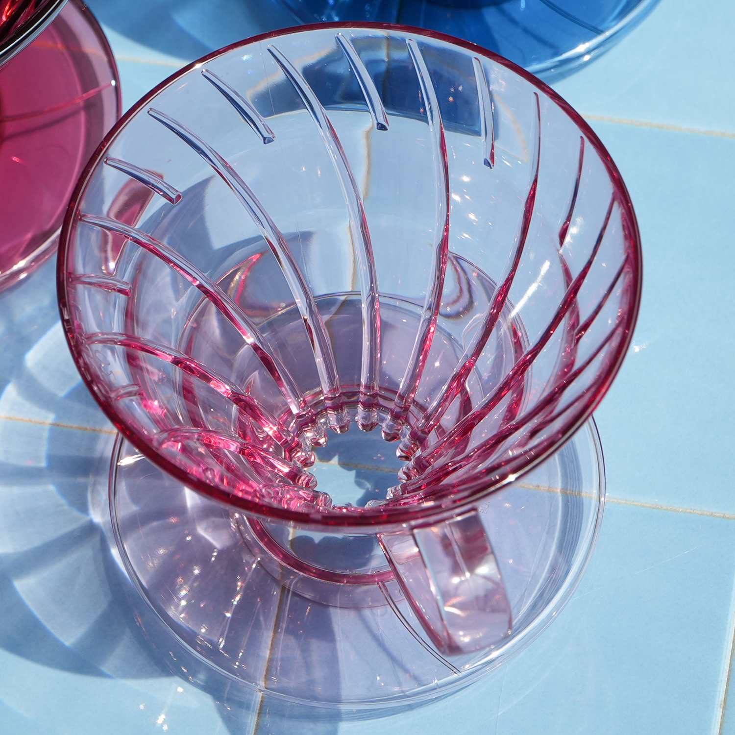 Hario - Dripper plastikowy V60-02 Sakura Pink różowy