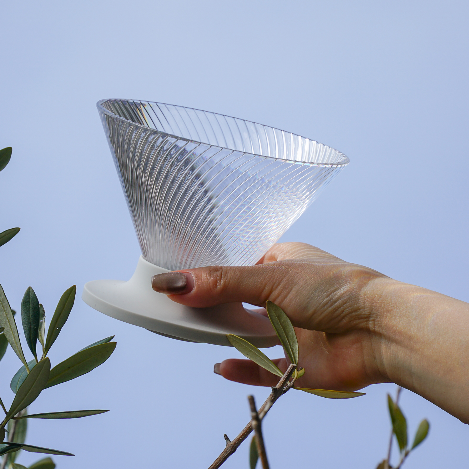 Hario - trytanowy drip NEO V60-02 - transparentny