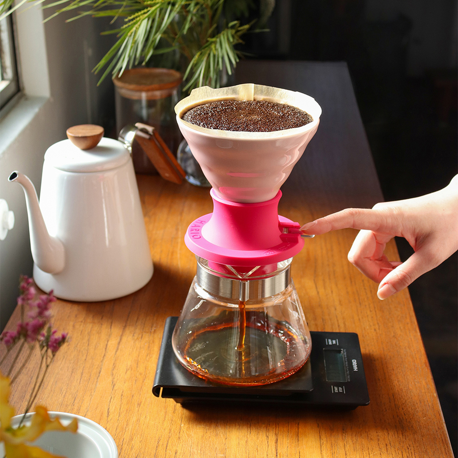 Hario - Immersion Switch Berry Pink Ceramic Coffee Dripper + Filters