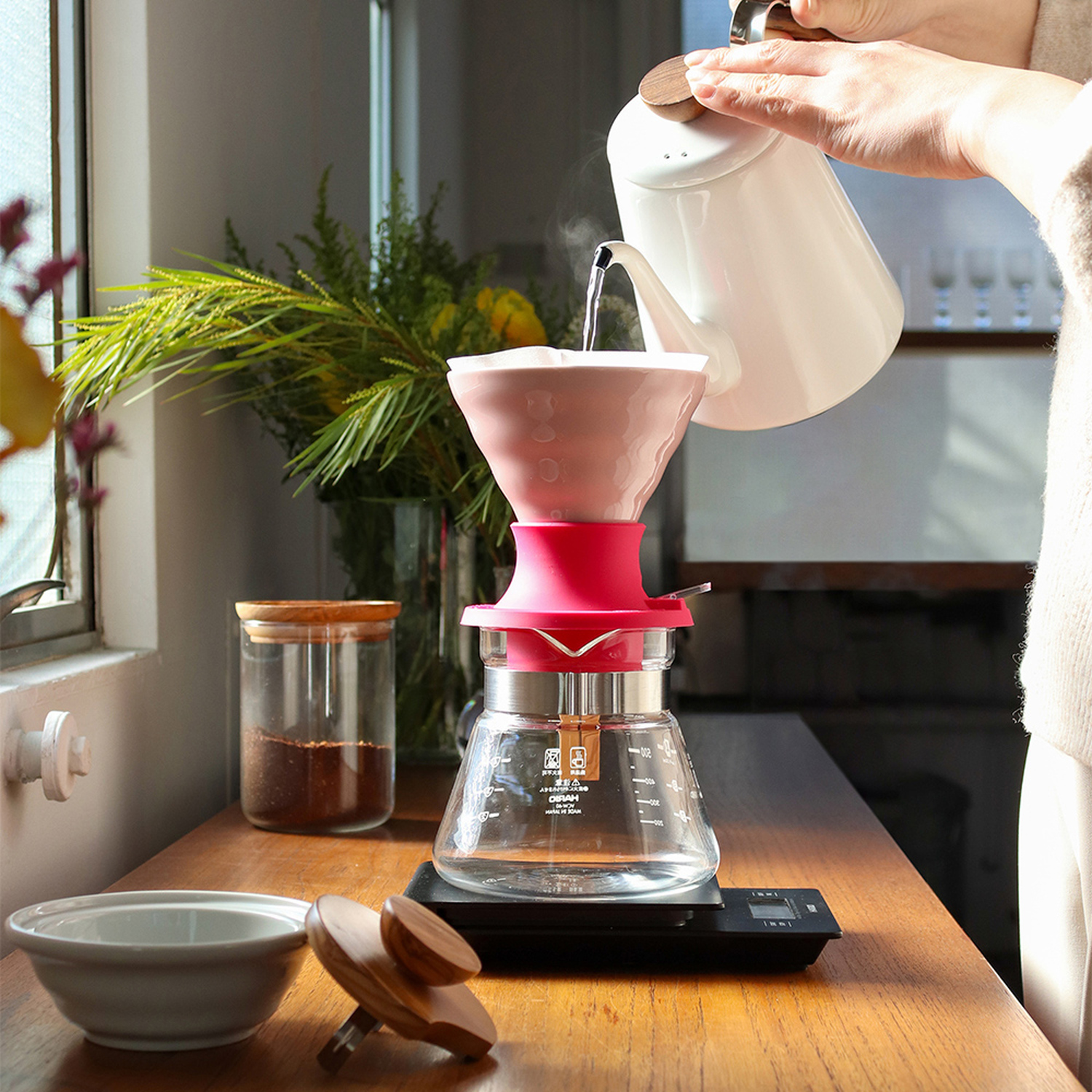 Hario - Immersion Switch Berry Pink Ceramic Coffee Dripper + Filters