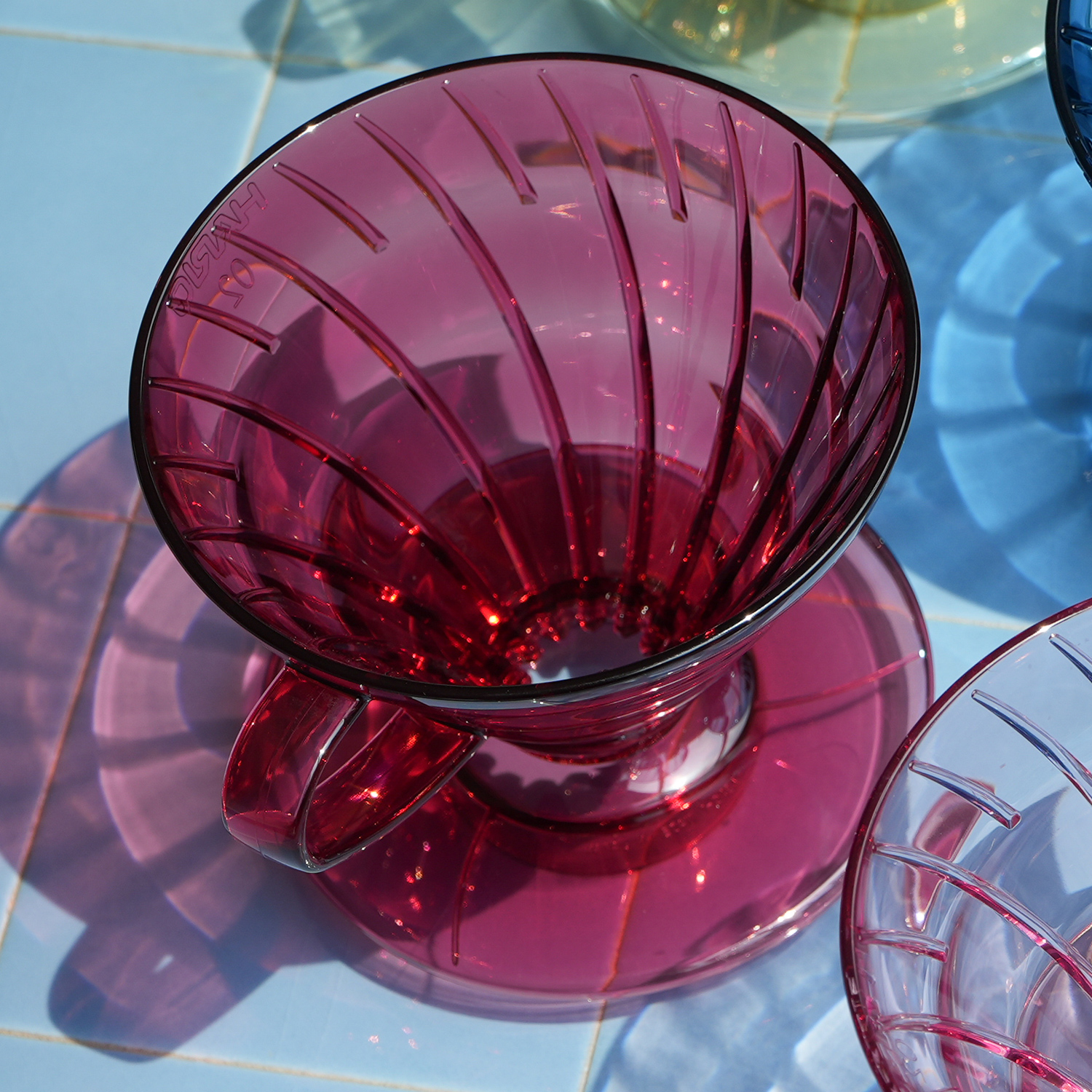 Hario - Dripper plastikowy V60-02 Momiji Red czerwony
