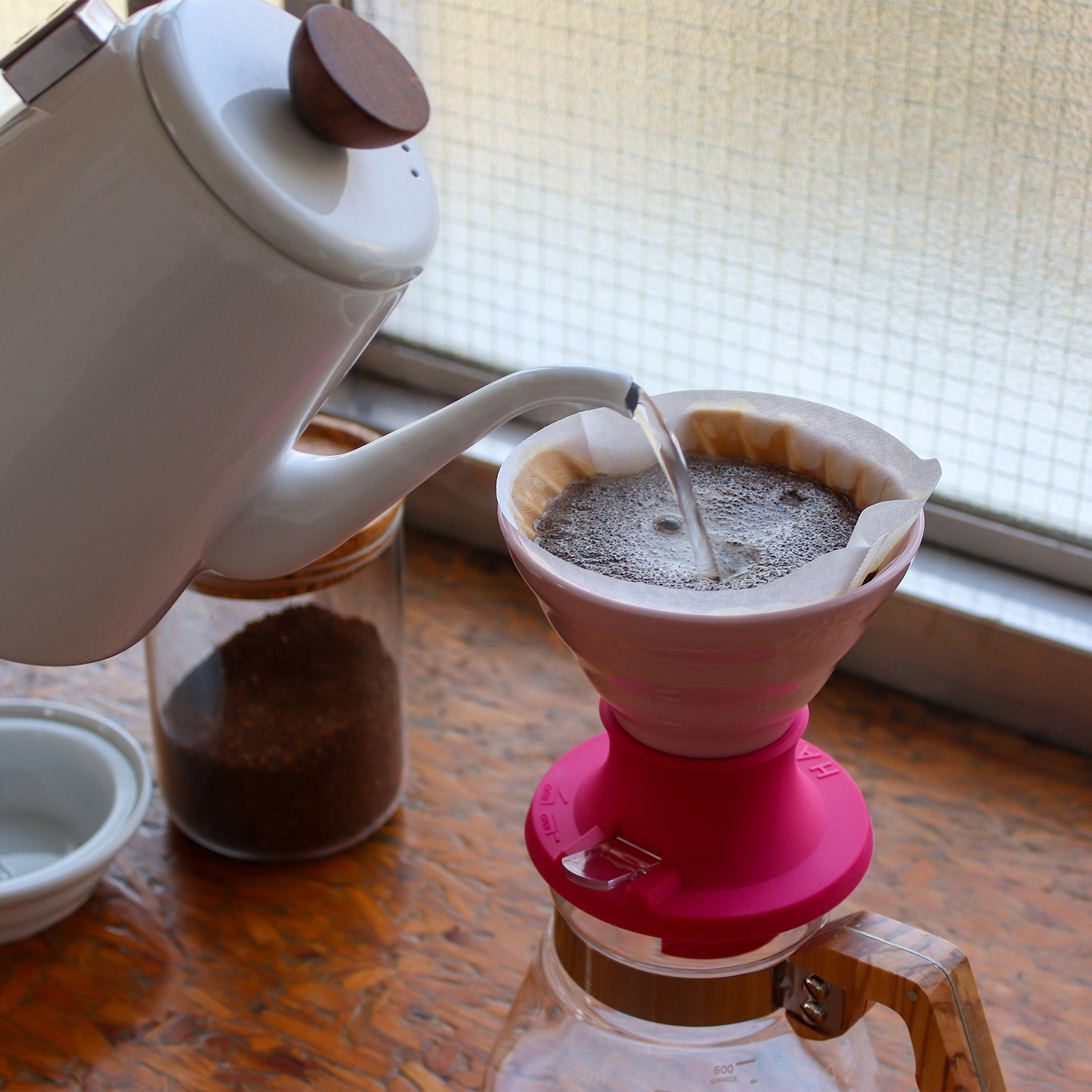 Hario - Immersion Switch Berry Pink Ceramic Coffee Dripper + Filters