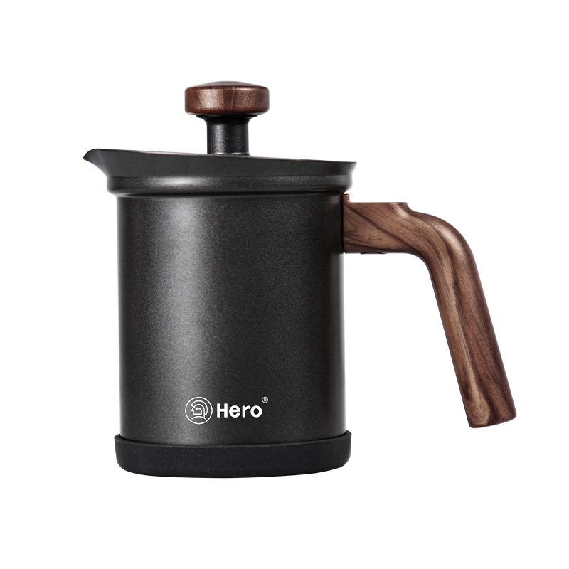 zeroHero - ręczny spieniacz do mleka Knight 200 ml - Czarny