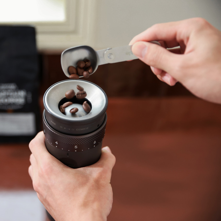 Outin - Fino grinder - Młynek automatyczny - Biały