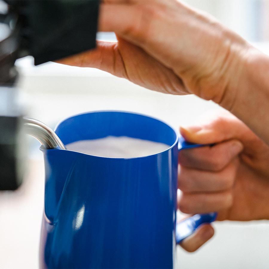 Rhino Coffee Gear Barista Milk Pitcher - dzbanek niebieski 600 ml