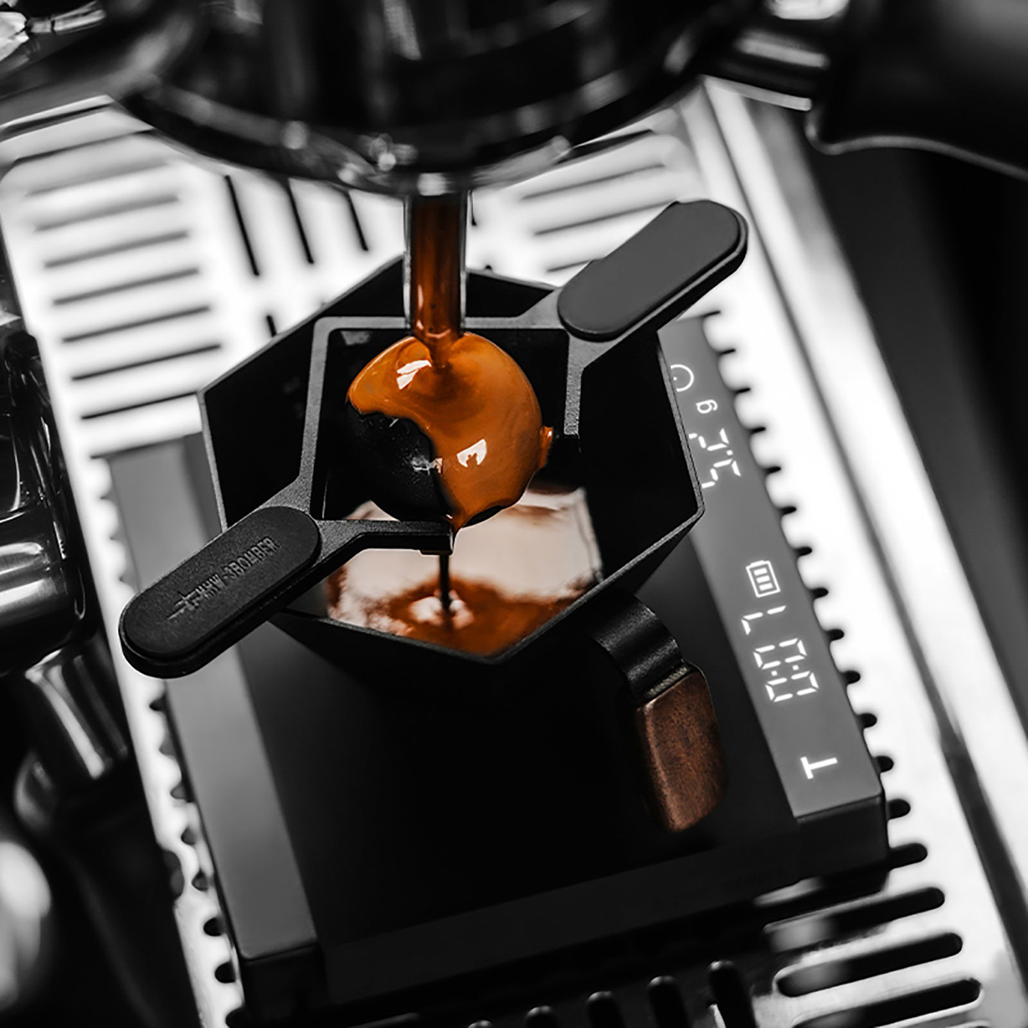 MHW-3BOMBER - Stojak chłodzący do espresso czarny 