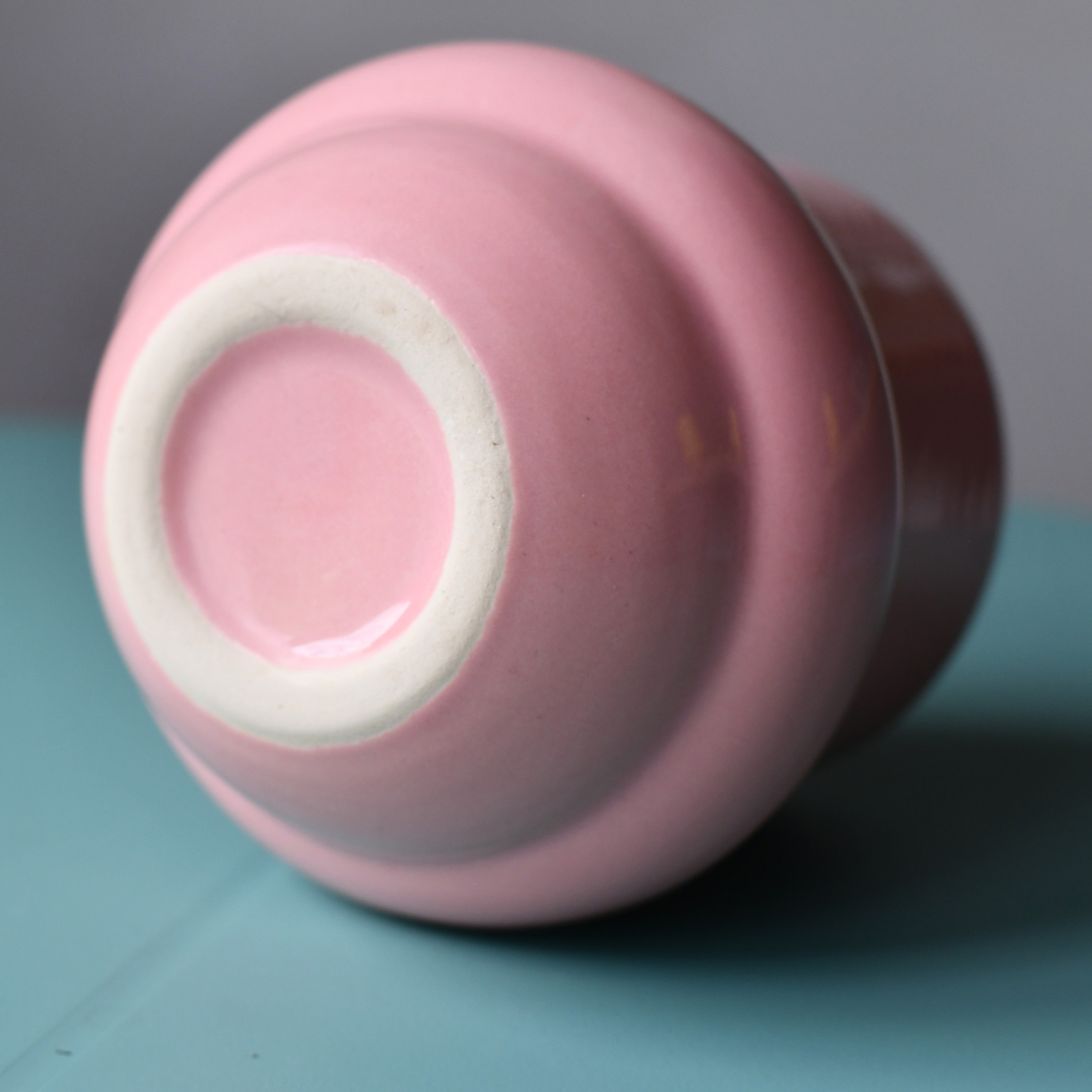 NOT.BAD - kubek ceramiczny BAD IDEA wypukły różowy 350 ml