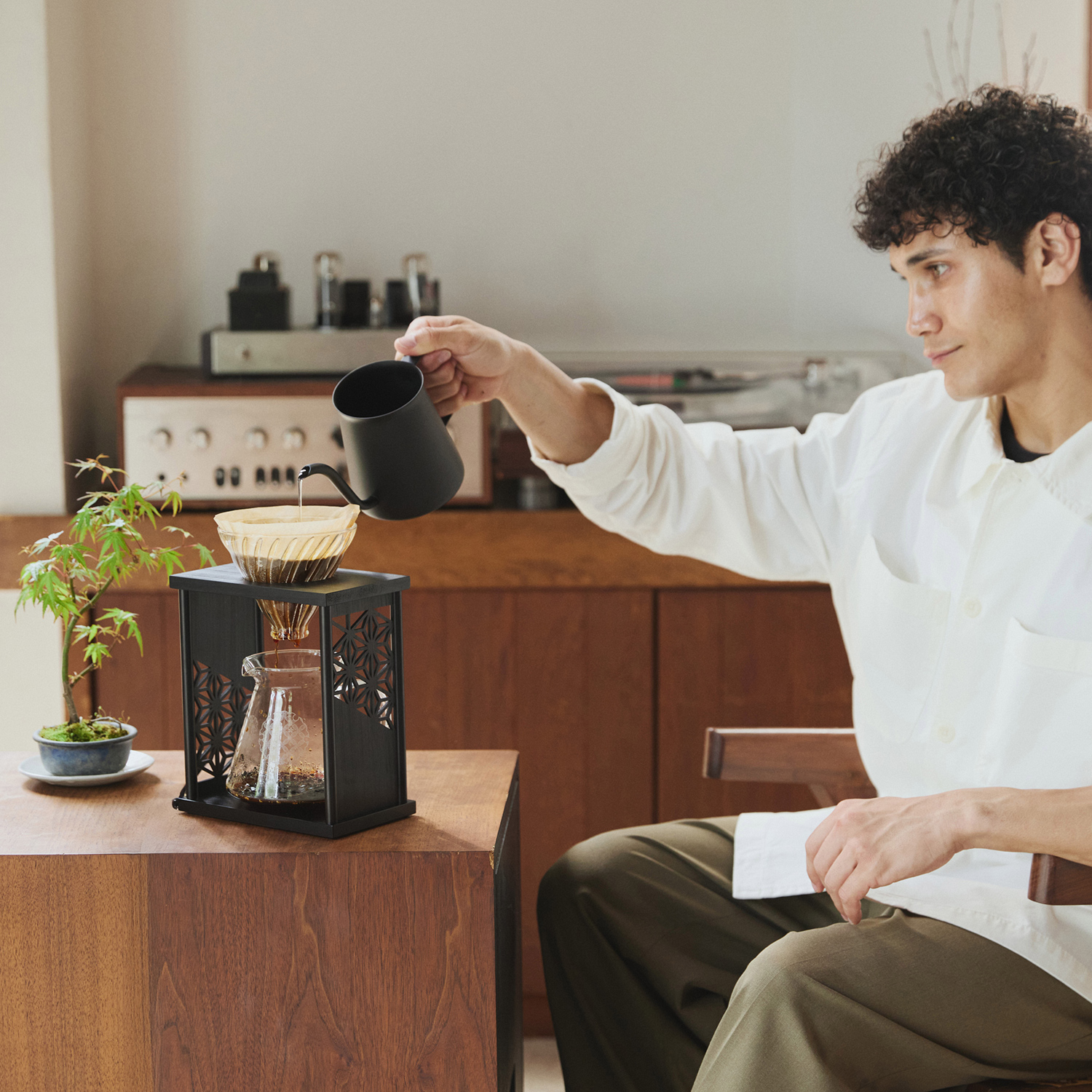 Hario - Drip Stand Set AYA - dripper ze stojakiem czarny