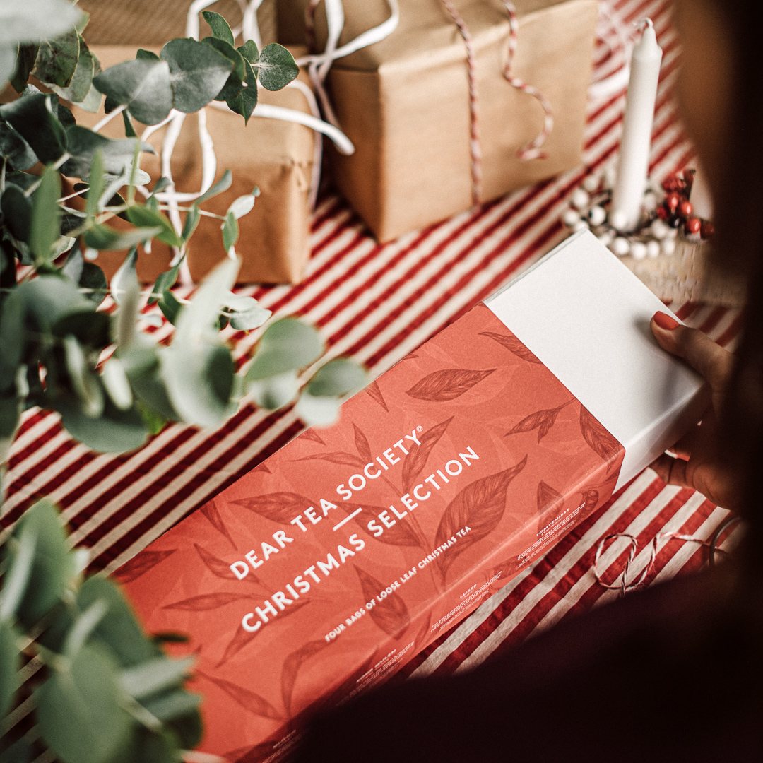 Dear Tea Society Christmas Selection - Kalendarz Adwentowy - Herbata sypana 240 g Dear Tea Society Christmas Selection - Kalendarz Adwentowy - Herbata sypana 240 g