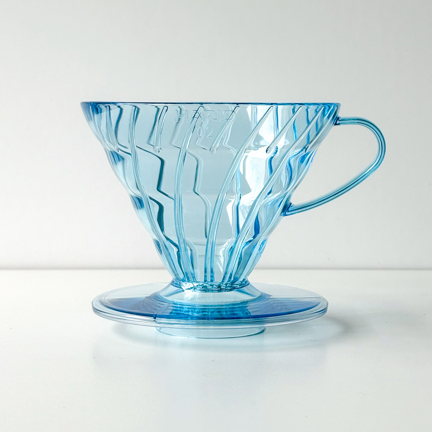 Hario - plastikowy Drip V60-02 Project Waterfall Transparent Blue
