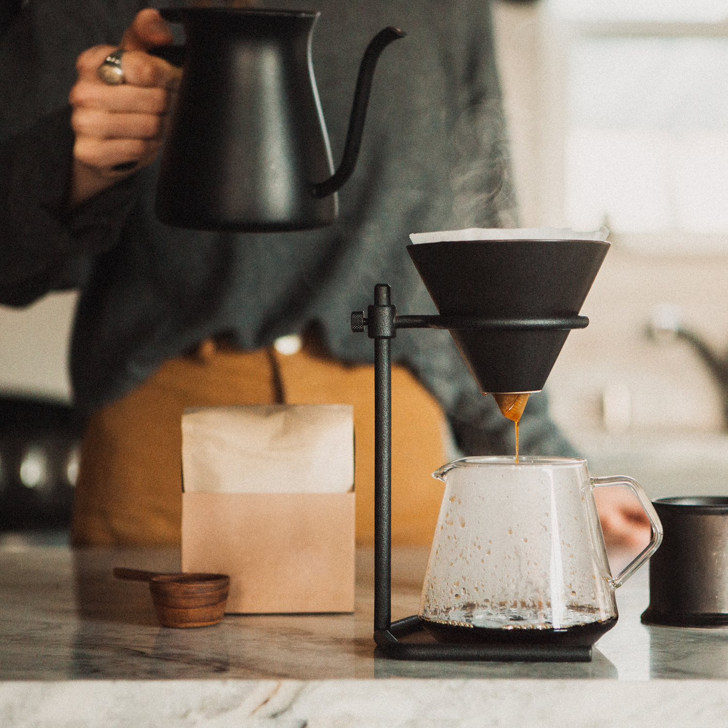 KINTO - SCS-S04 - Dripper ceramiczny 4 filiżanki + stacja + serwer 700ml + miarka + filtry