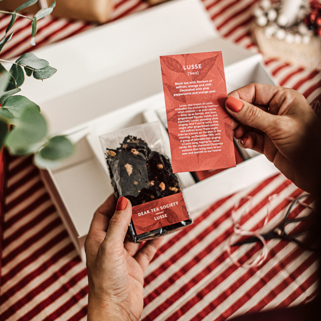 Dear Tea Society Christmas Selection - Kalendarz Adwentowy - Herbata sypana 240 g Dear Tea Society Christmas Selection - Kalendarz Adwentowy - Herbata sypana 240 g