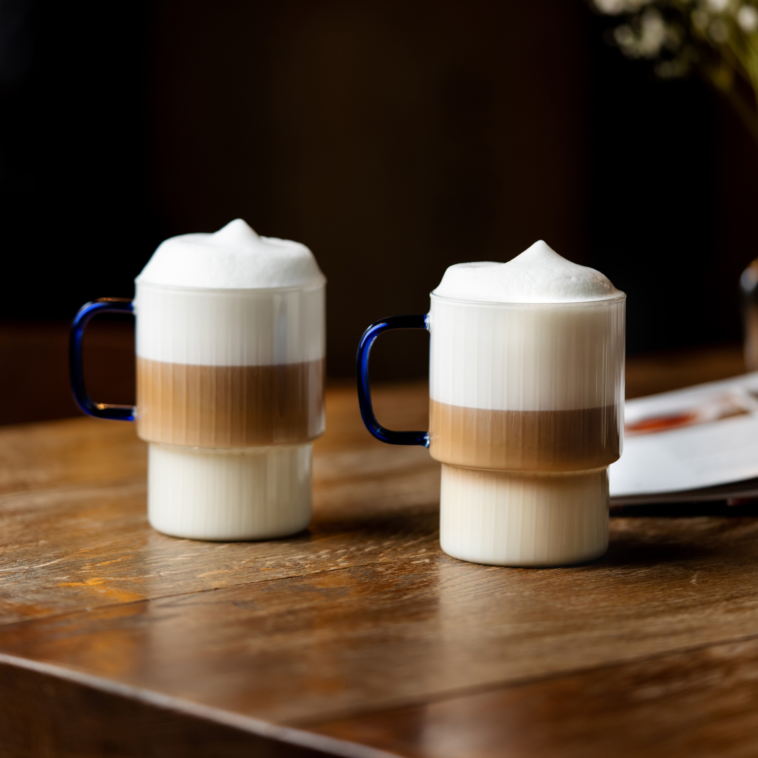 Vialli Design - Set od 2 grooved Glasses with blue handle Livio 350 ml