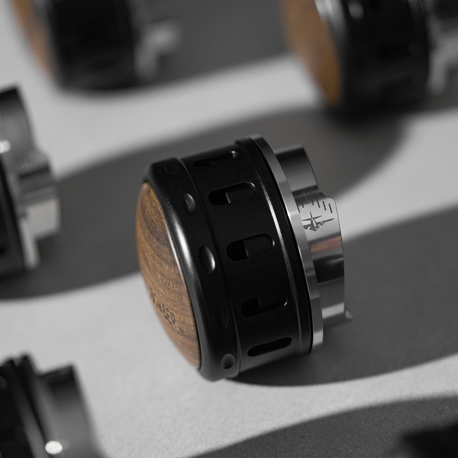 MHW-3BOMBER - Dystrybutor kawy Falcon Gravity stal nierdzewna 58,35 mm