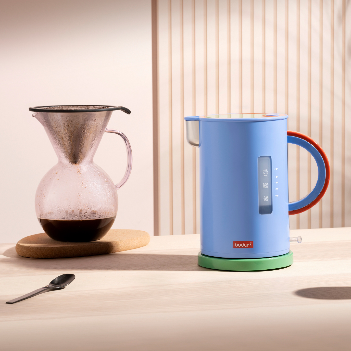 Bodum - Czajnik elektryczny Ettore Niebieski 1l