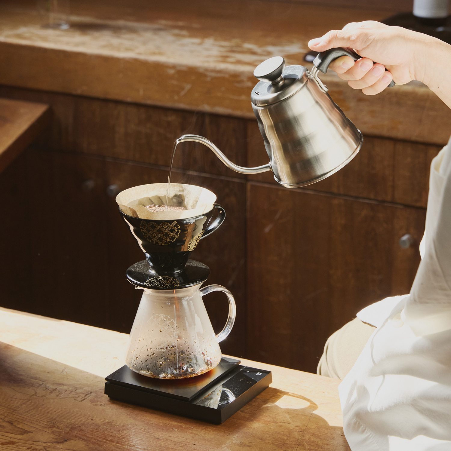 Hario - Aya Shippou - drip ceramiczny V60-02 - Czarny